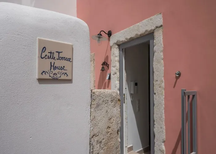 Castle Terrace Exclusive Apartment - Home By The Castle Apartment